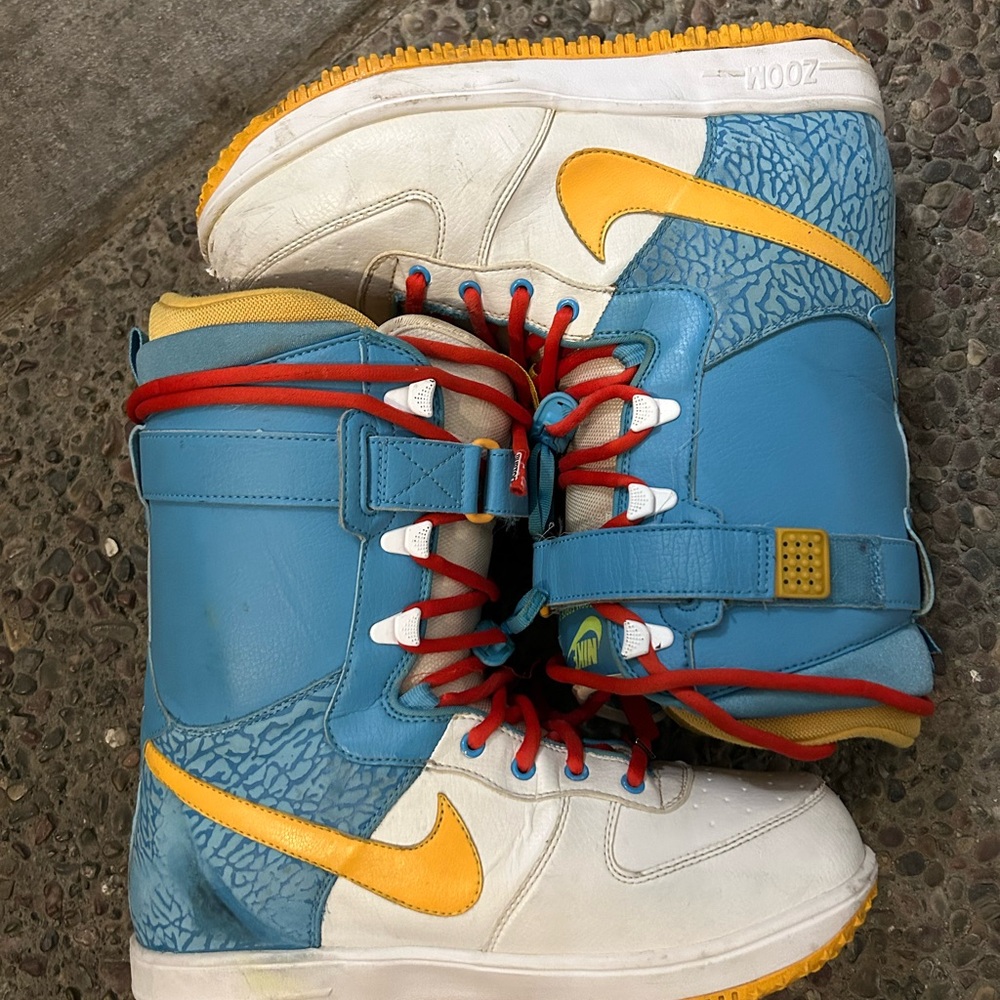 Nike AF1 Snowboard boots with Blue and Yellow Accents Sz 9